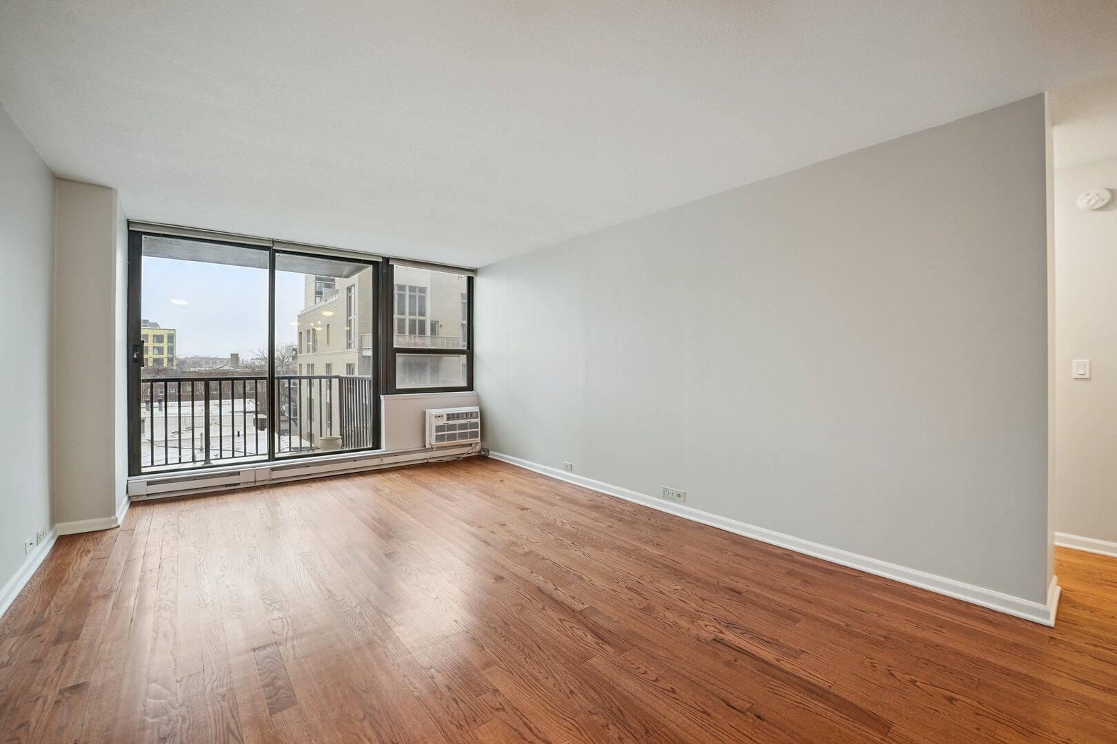 2740 N Pine Grove Avenue Unit: 6B