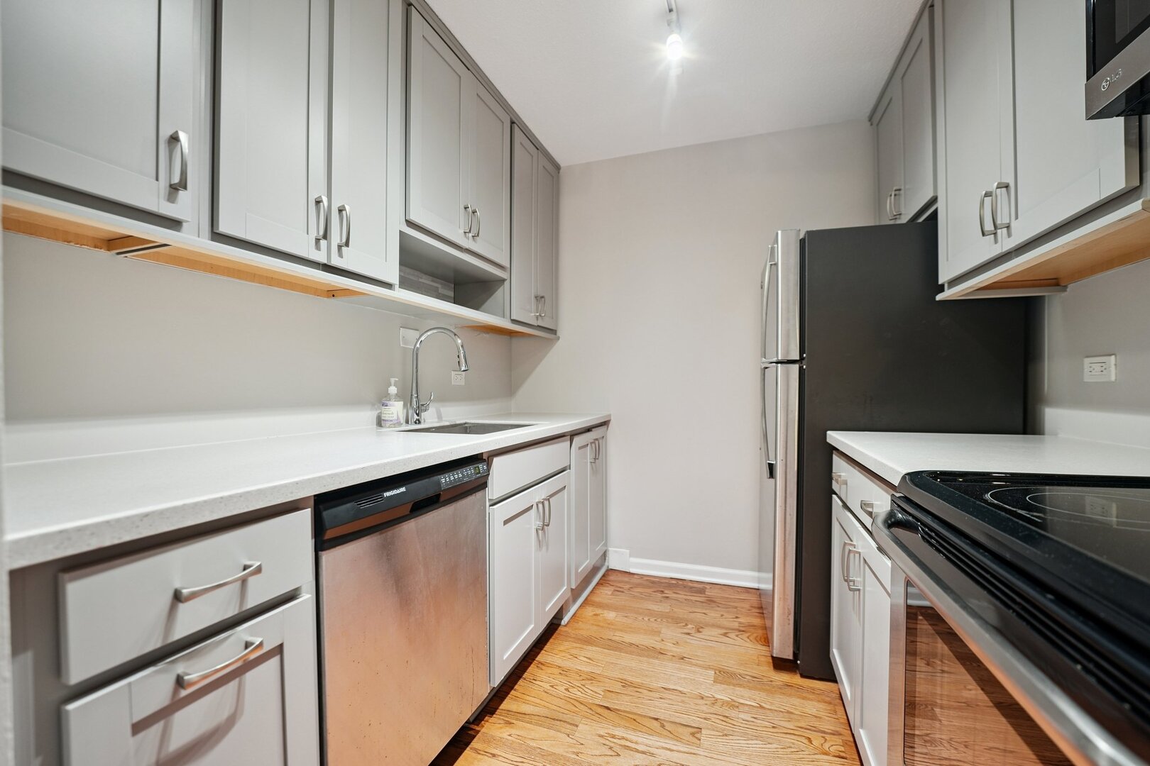 2740 N Pine Grove Avenue Unit: 6B
