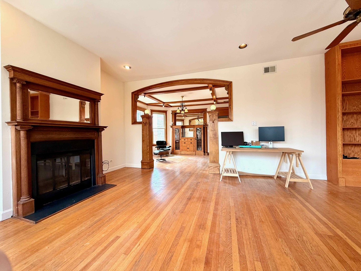 2414 N Spaulding Avenue Unit: 2f