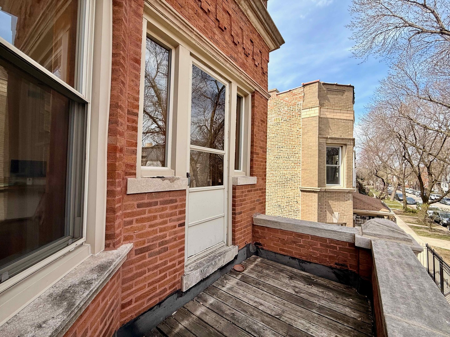 2414 N Spaulding Avenue Unit: 2f