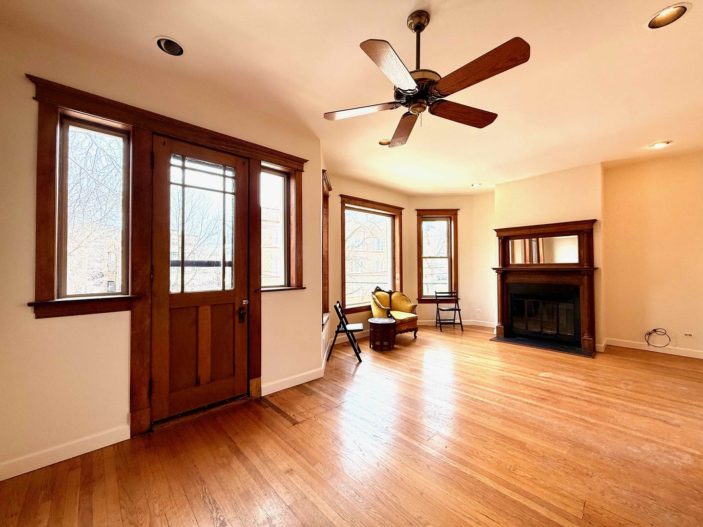 2414 N Spaulding Avenue Unit: 2f