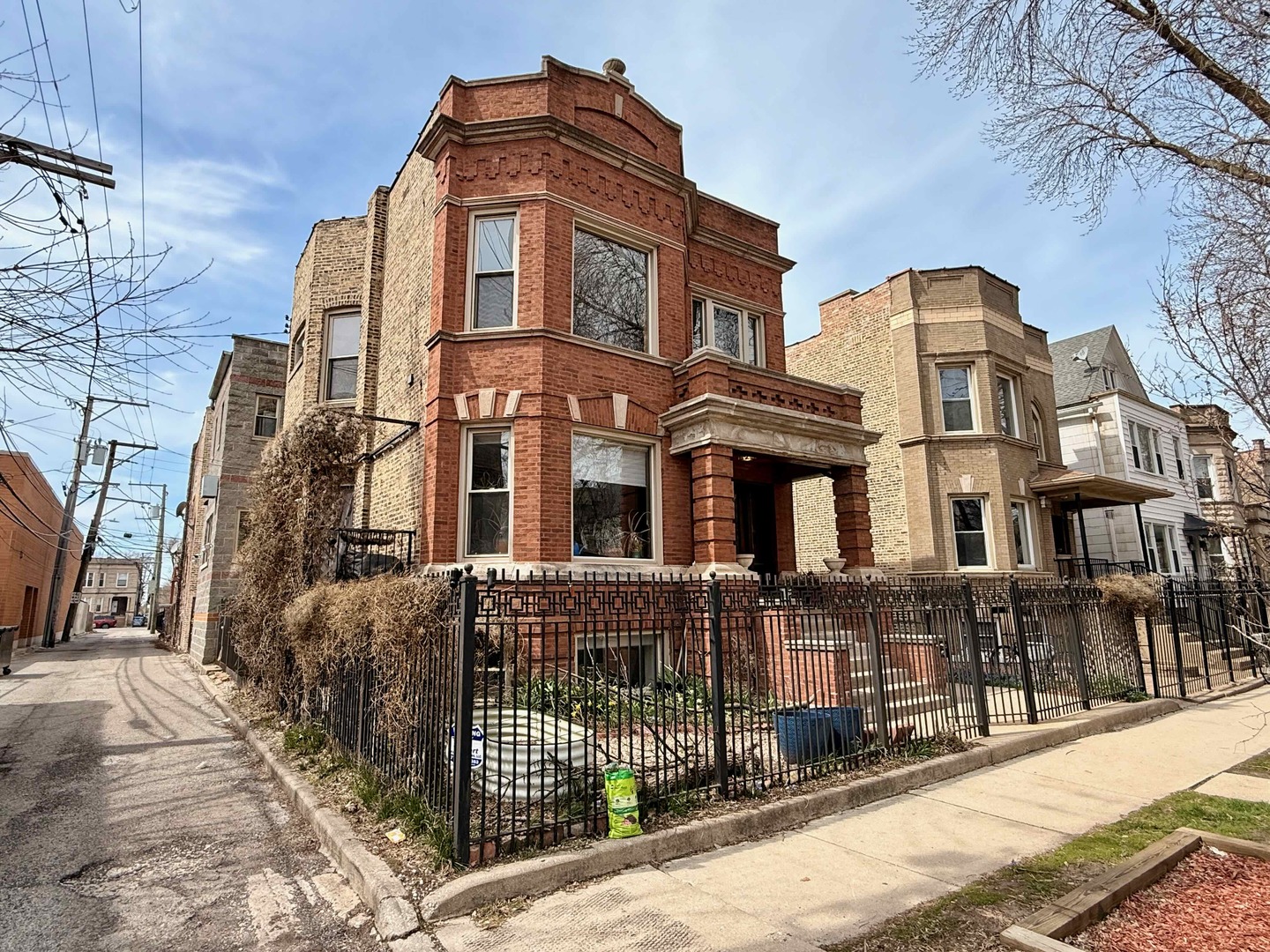 2414 N Spaulding Avenue Unit: 2f