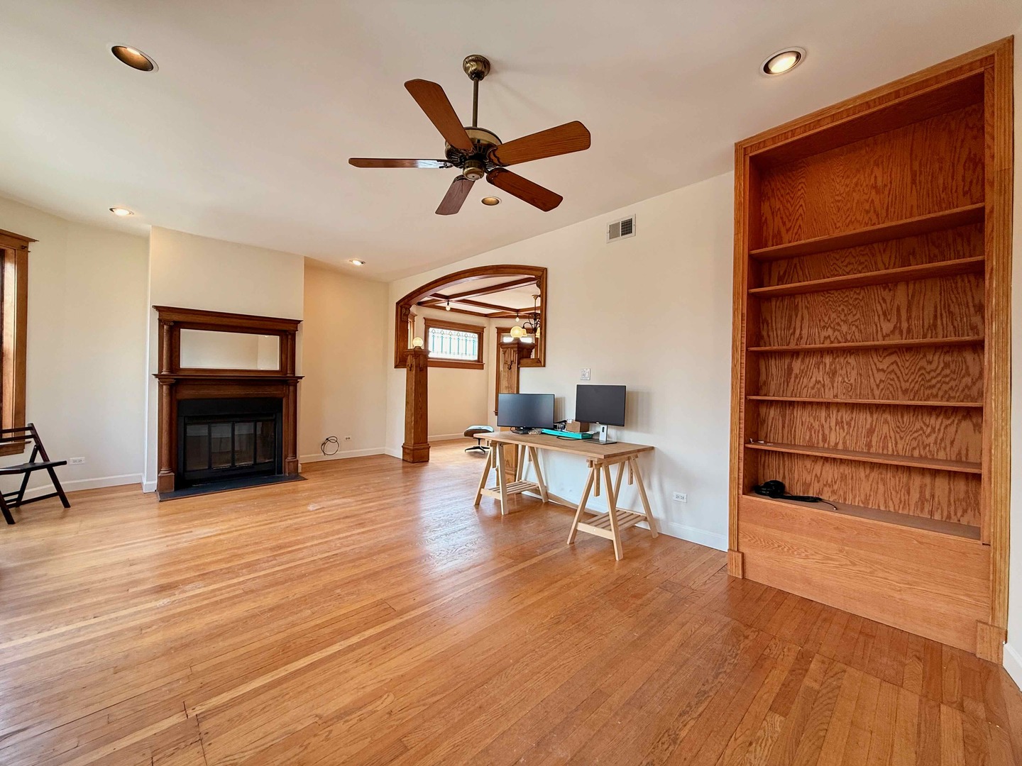 2414 N Spaulding Avenue Unit: 2f