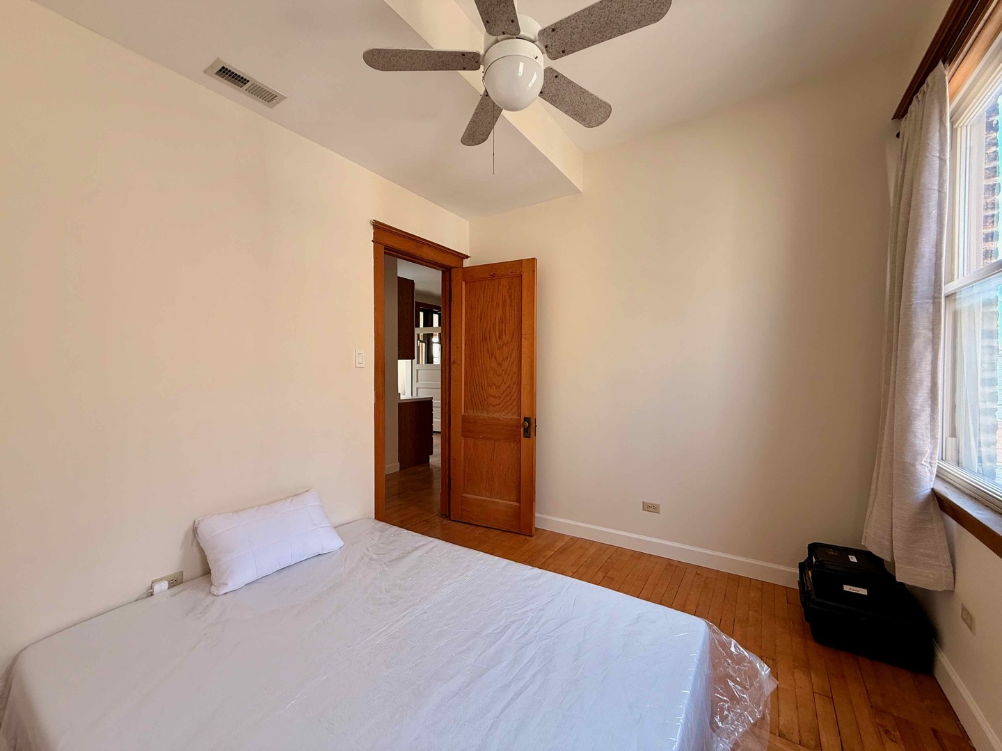 2414 N Spaulding Avenue Unit: 2f