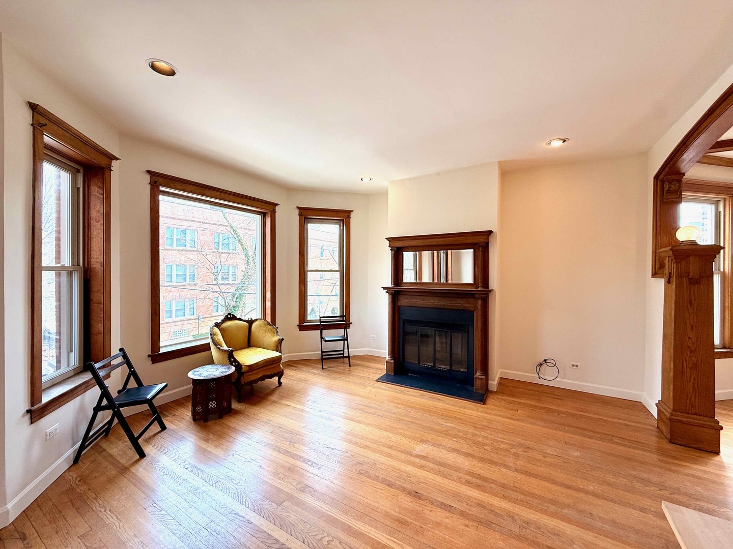 2414 N Spaulding Avenue Unit: 2f