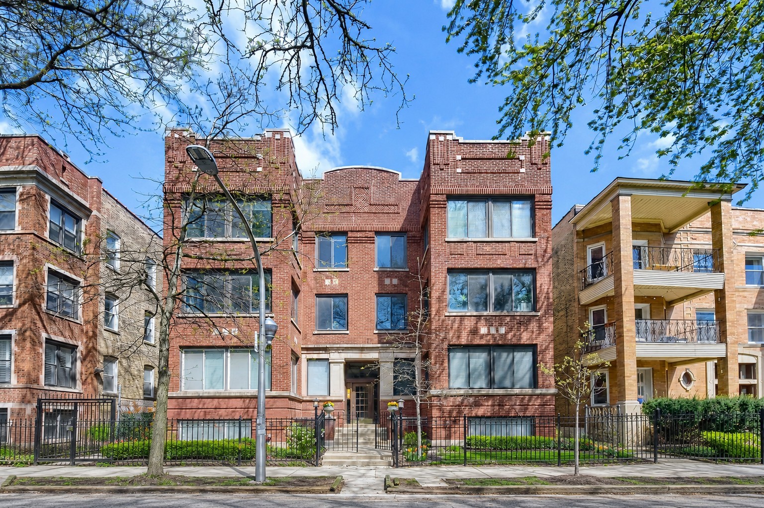942 W Belle Plaine Avenue Unit: 3E
