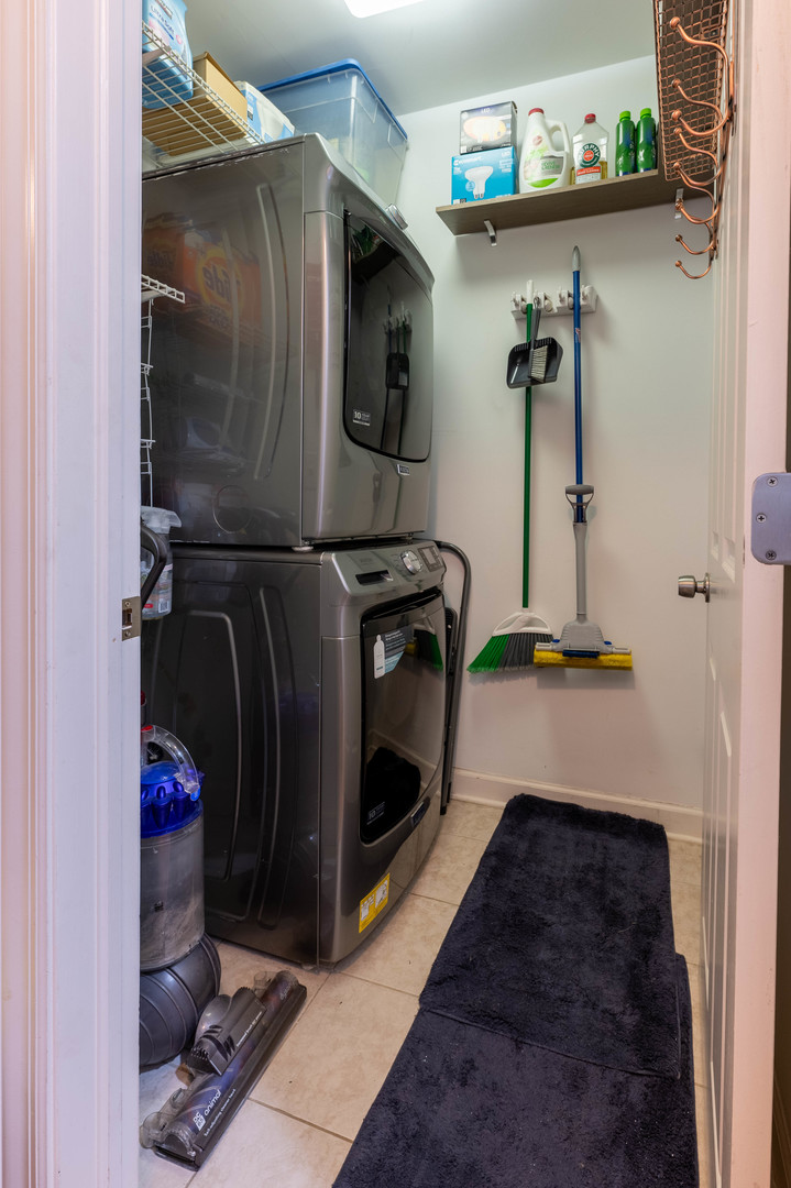 3233 W Palmer Street Unit: 2