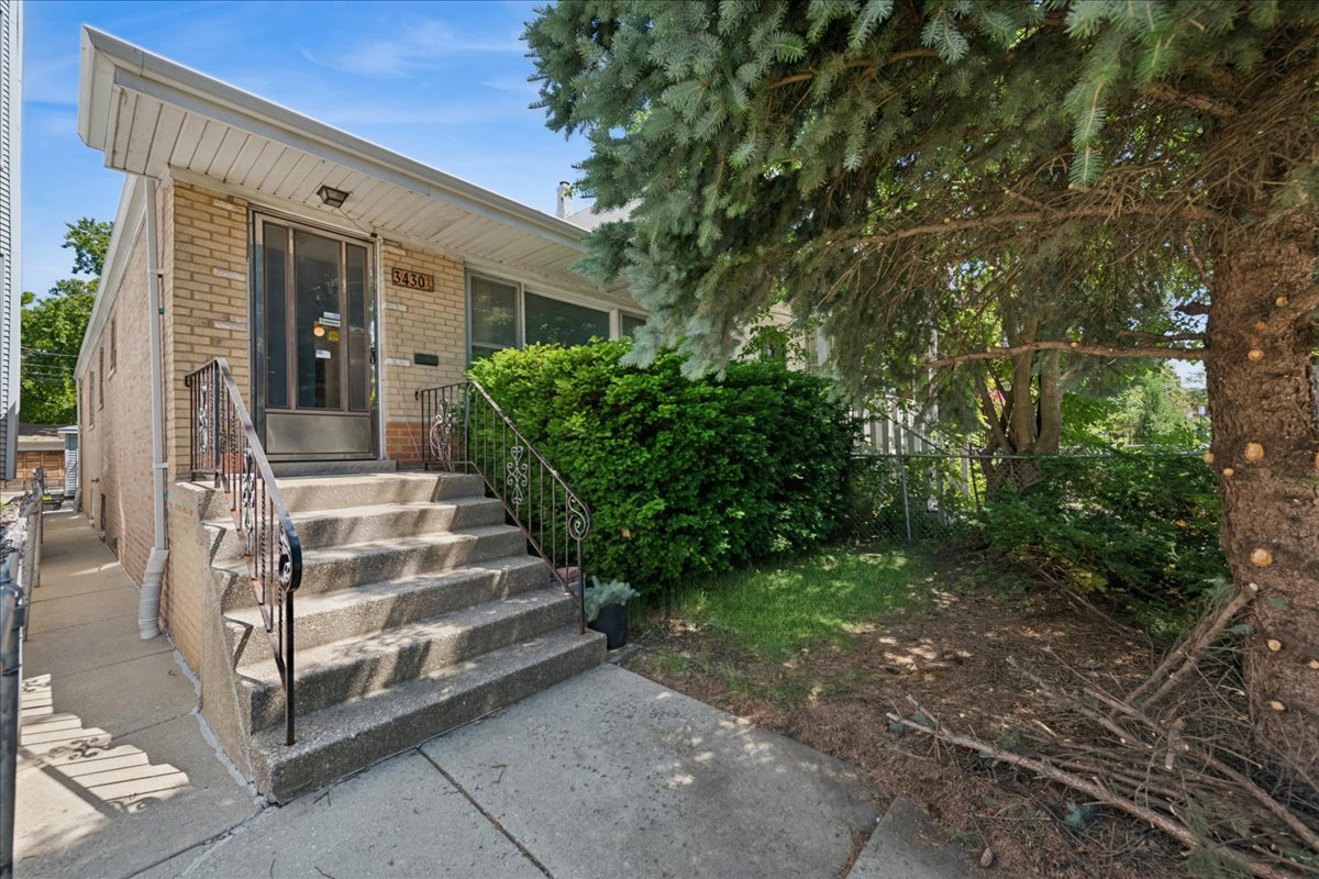 3430 W Drummond Place