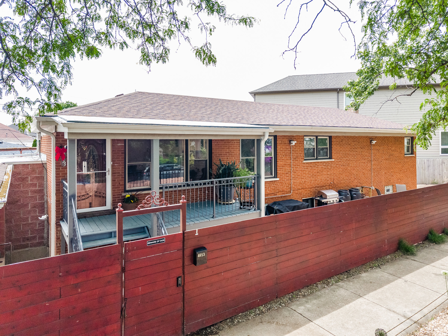 4653 N Kennicott Avenue