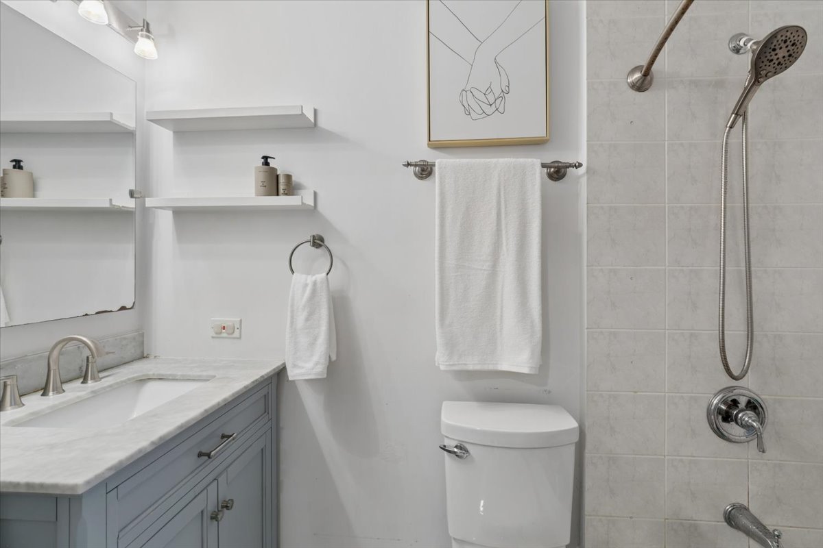 4939 N Wolcott Avenue Unit: 1A