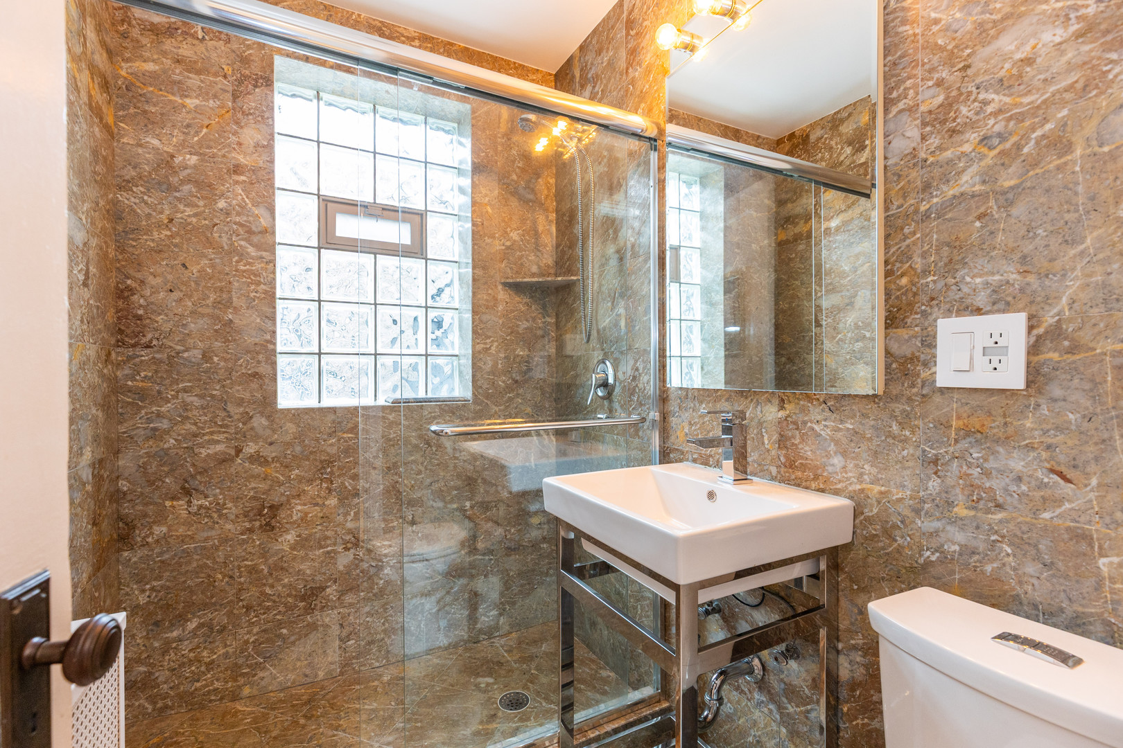 560 W Roscoe Street Unit: 3E