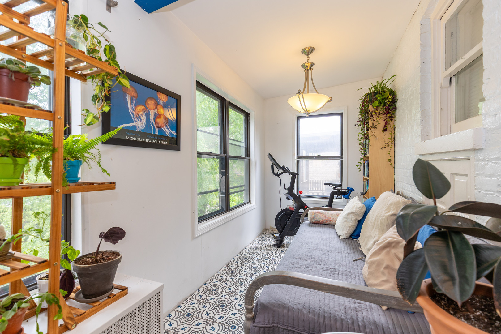 560 W Roscoe Street Unit: 3E