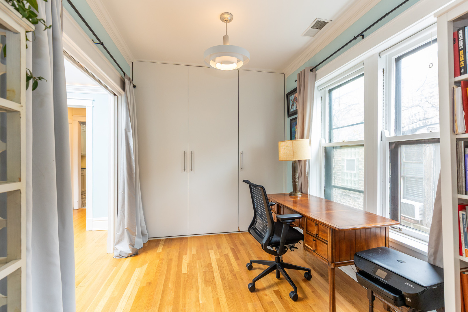 560 W Roscoe Street Unit: 3E