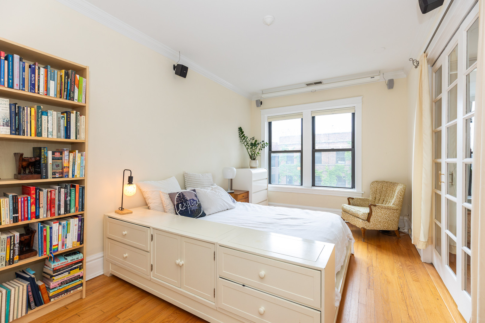 560 W Roscoe Street Unit: 3E
