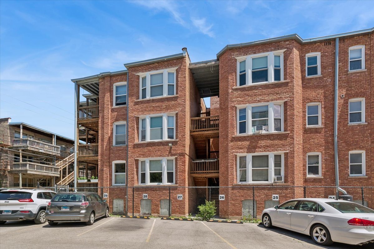832 W Lakeside Place Unit: 3S