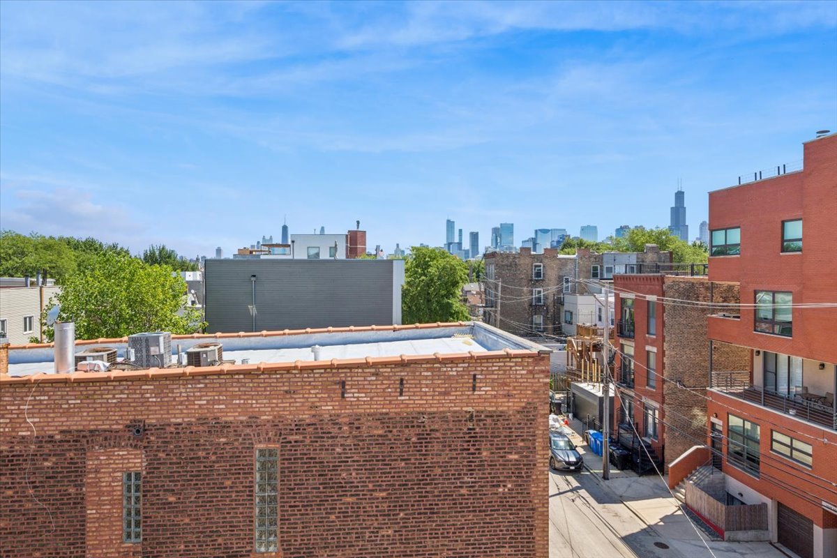 613 N Paulina Street Unit: 3