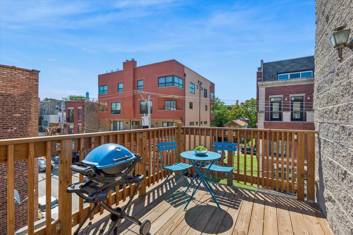 613 N Paulina Street Unit: 3