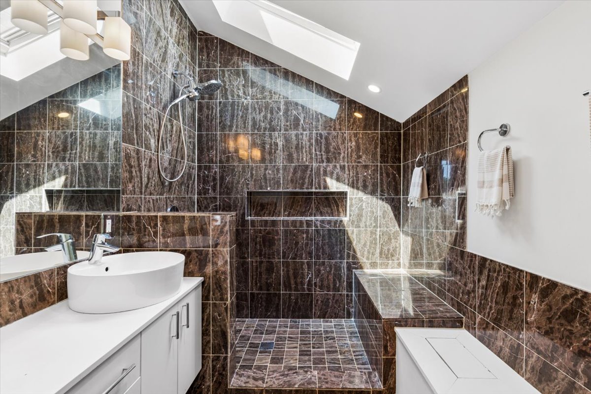 613 N Paulina Street Unit: 3