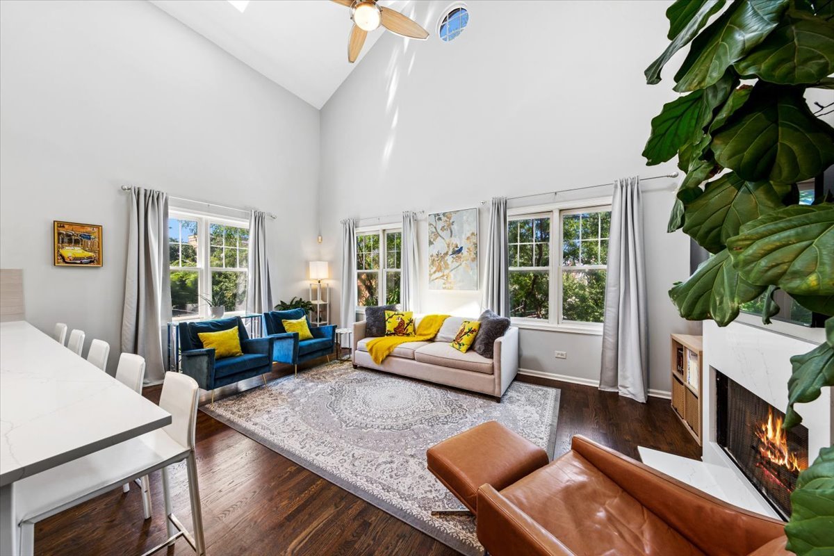 613 N Paulina Street Unit: 3