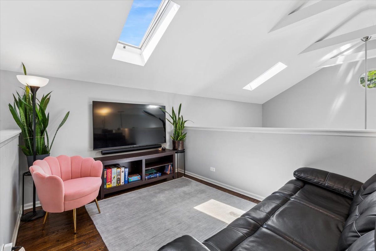 613 N Paulina Street Unit: 3
