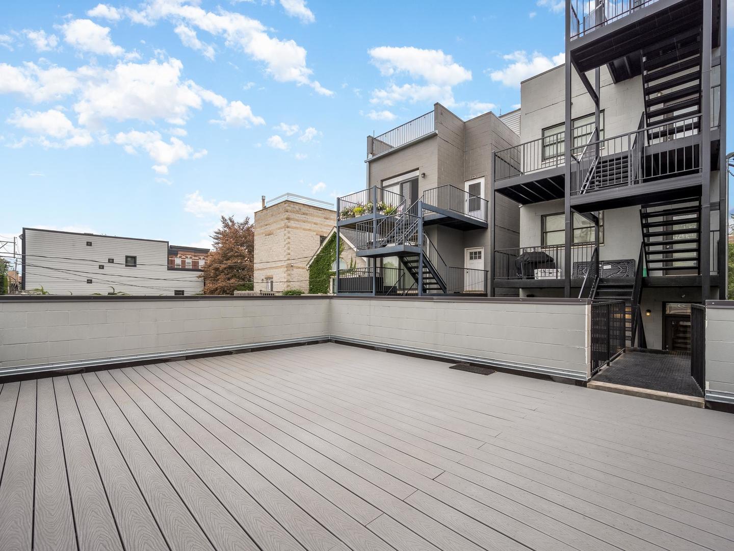946 N HONORE Street Unit: 1