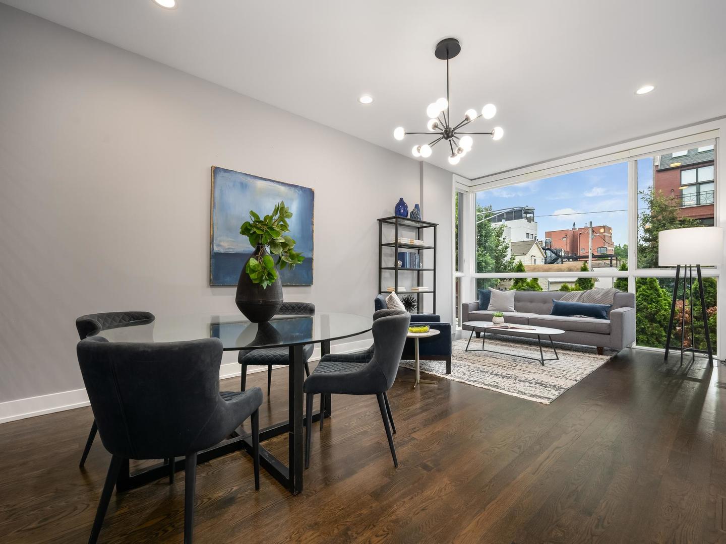946 N HONORE Street Unit: 1