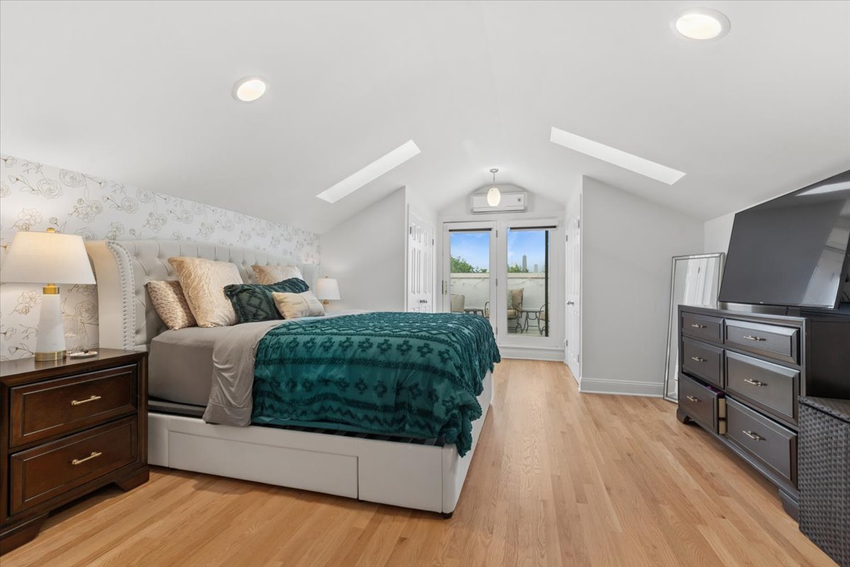 867 N Paulina Street Unit: 3S