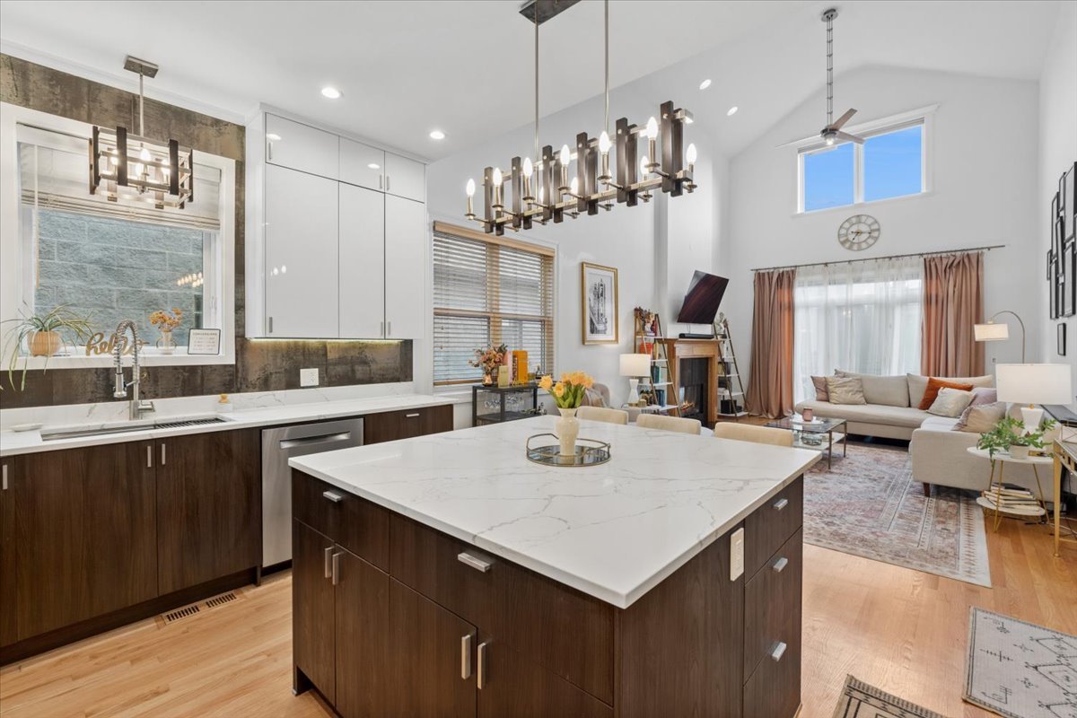867 N Paulina Street Unit: 3S