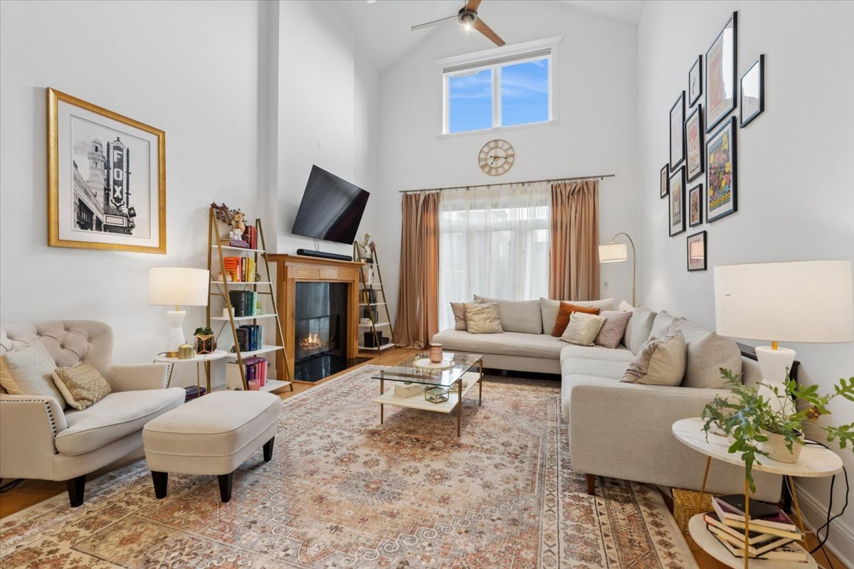 867 N Paulina Street Unit: 3S