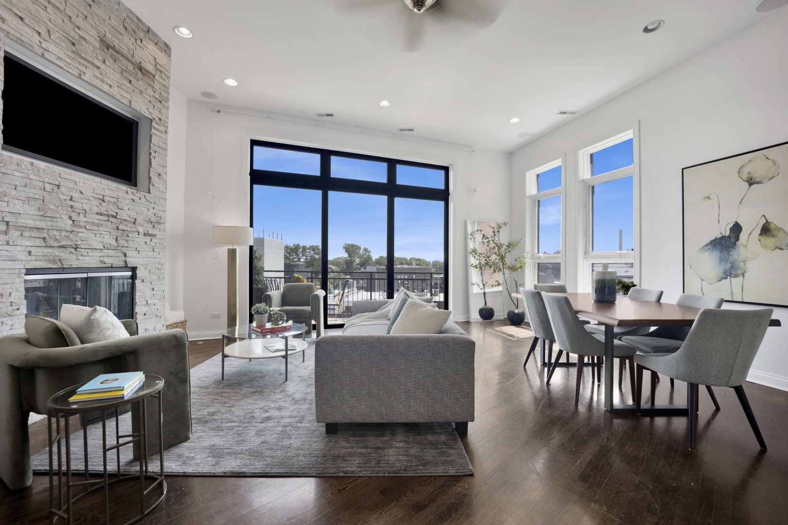 2522 W Chicago Avenue Unit: 4
