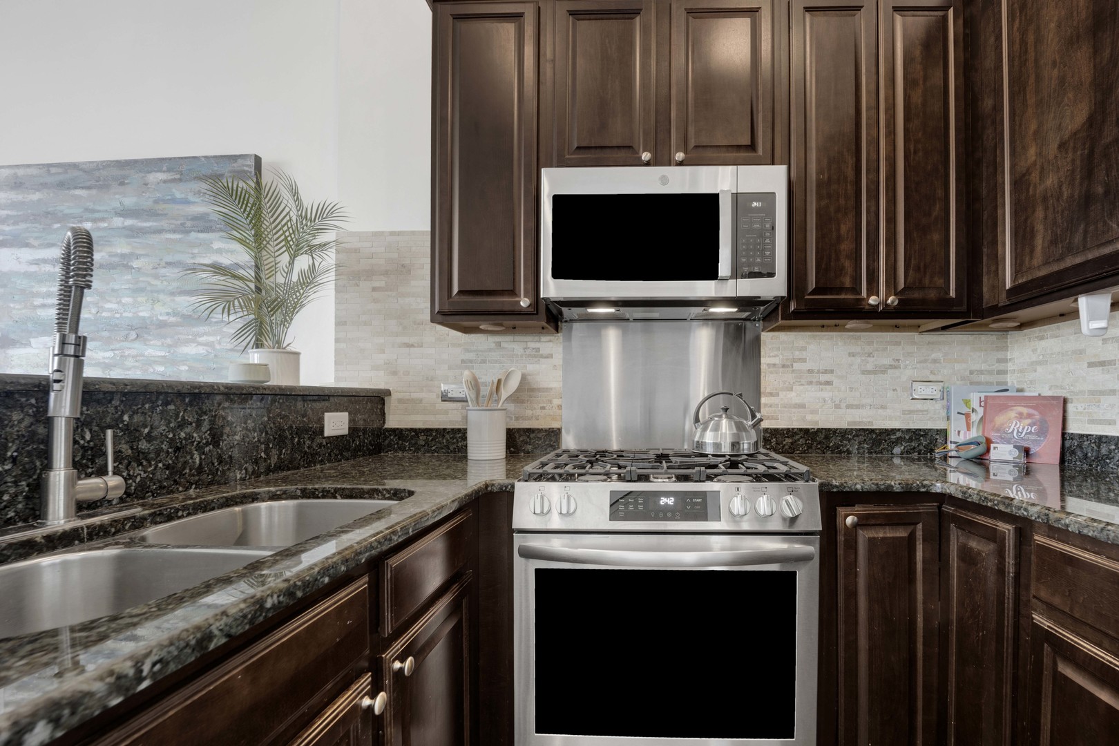 2522 W Chicago Avenue Unit: 4
