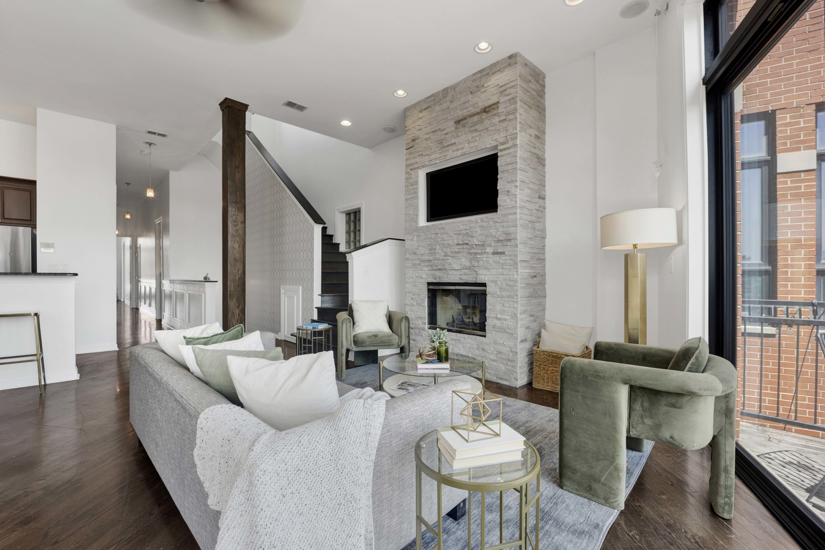 2522 W Chicago Avenue Unit: 4
