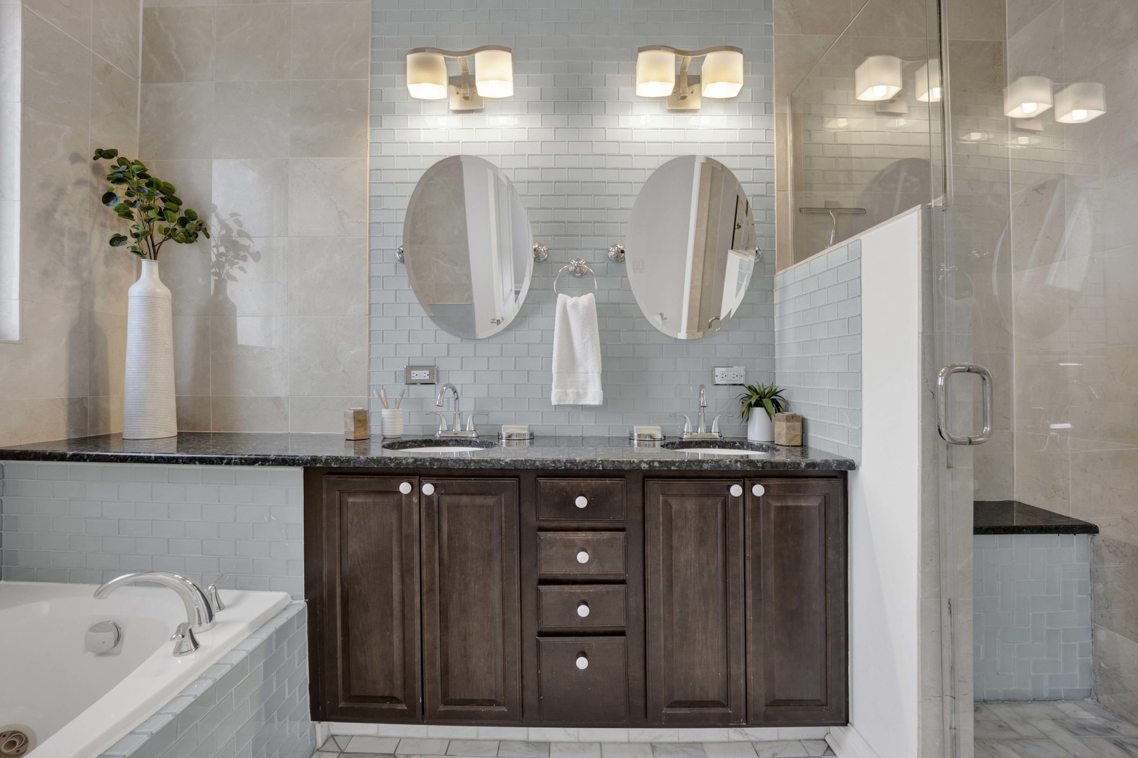 2522 W Chicago Avenue Unit: 4