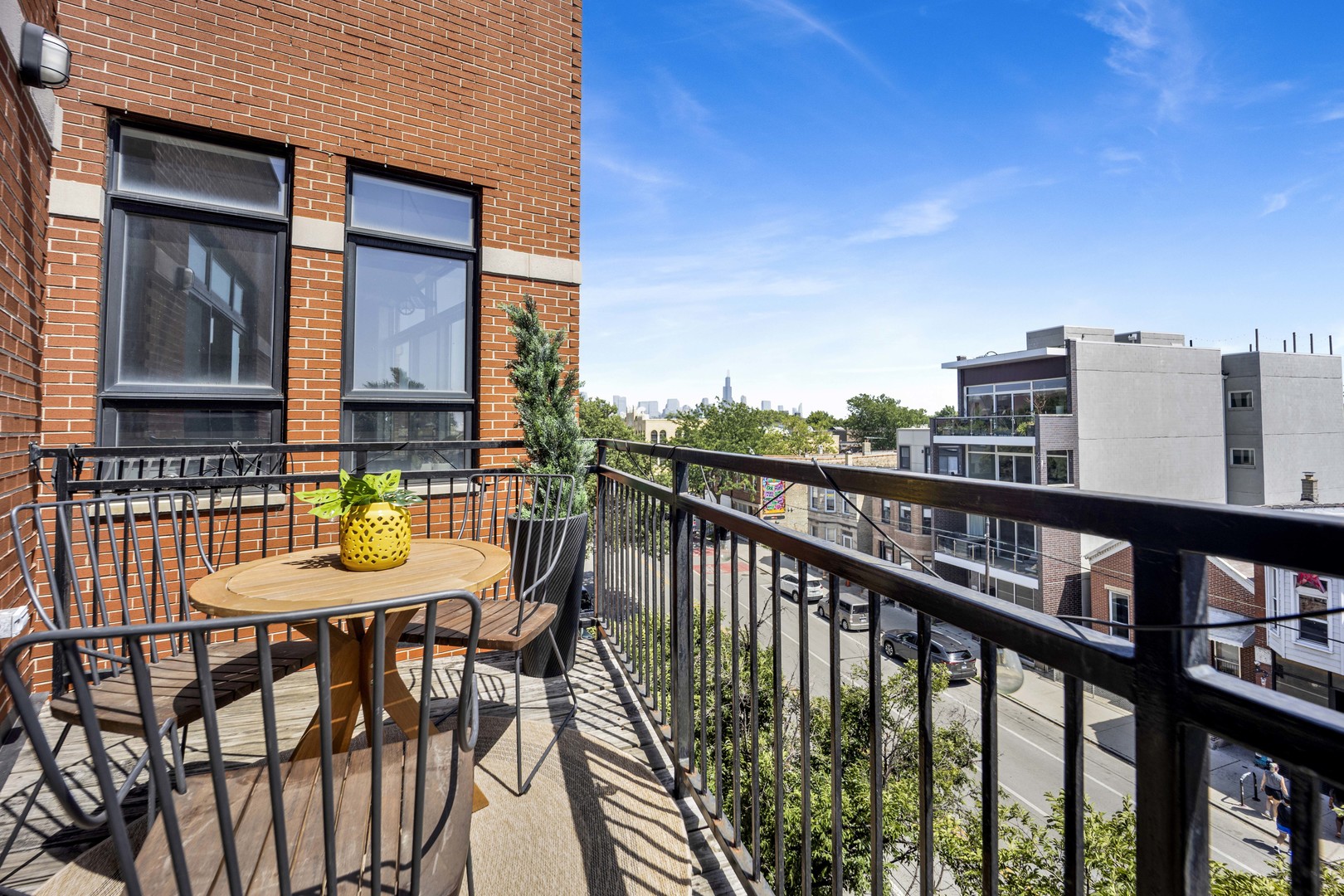 2522 W Chicago Avenue Unit: 4