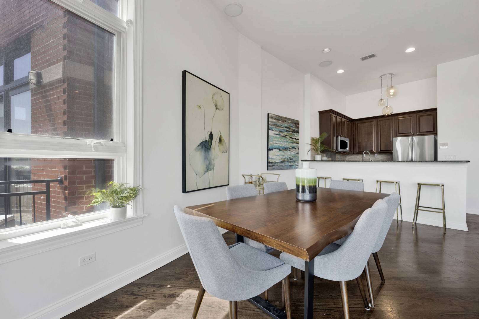 2522 W Chicago Avenue Unit: 4