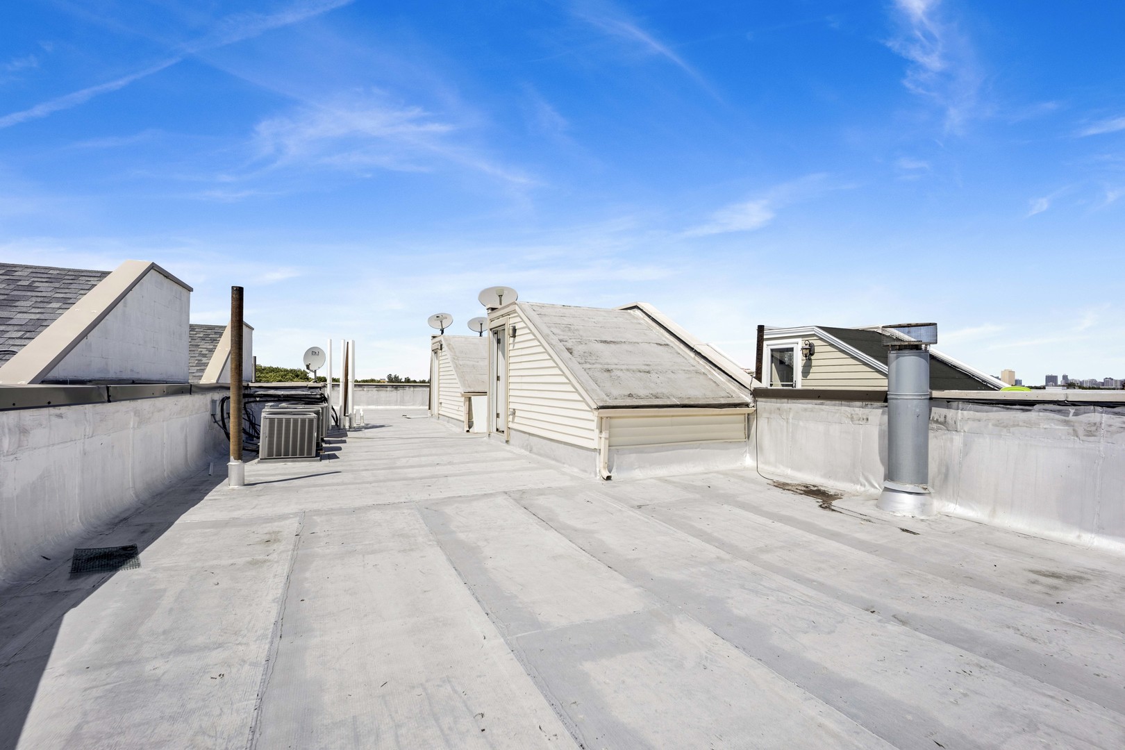 2522 W Chicago Avenue Unit: 4