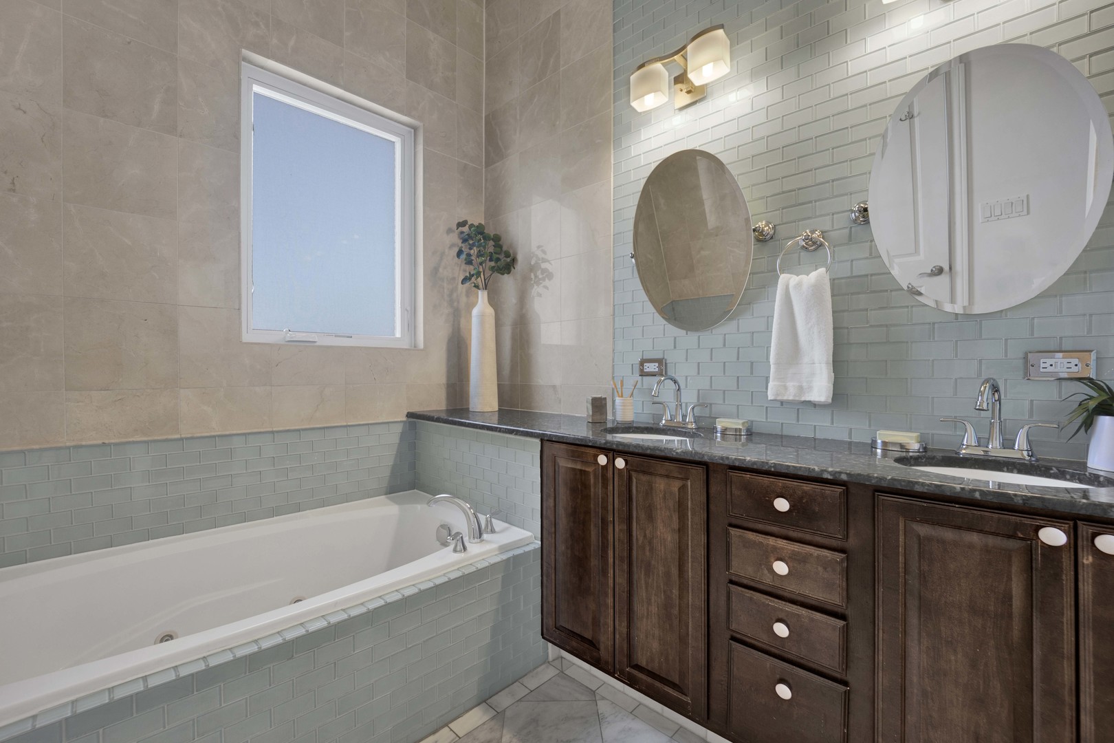 2522 W Chicago Avenue Unit: 4