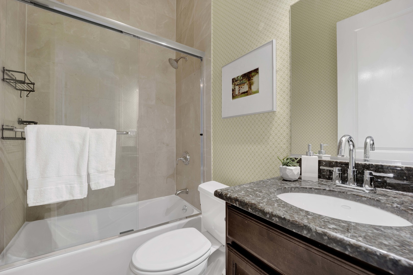 2522 W Chicago Avenue Unit: 4