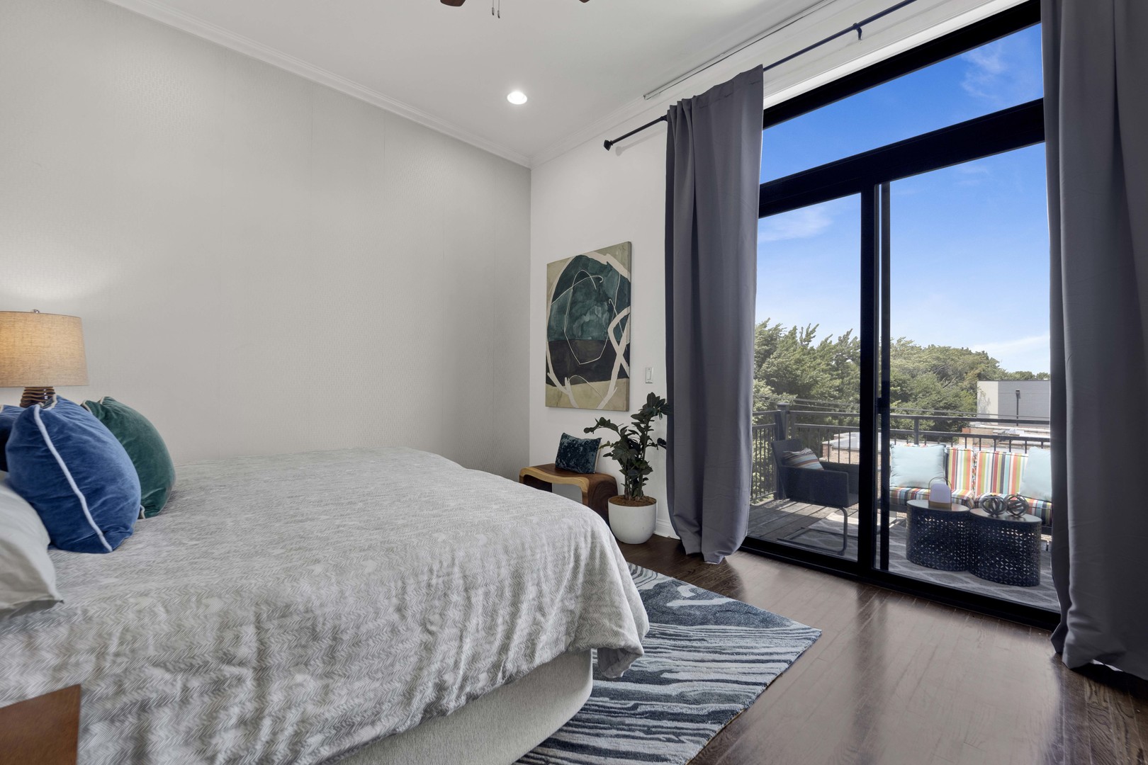 2522 W Chicago Avenue Unit: 4