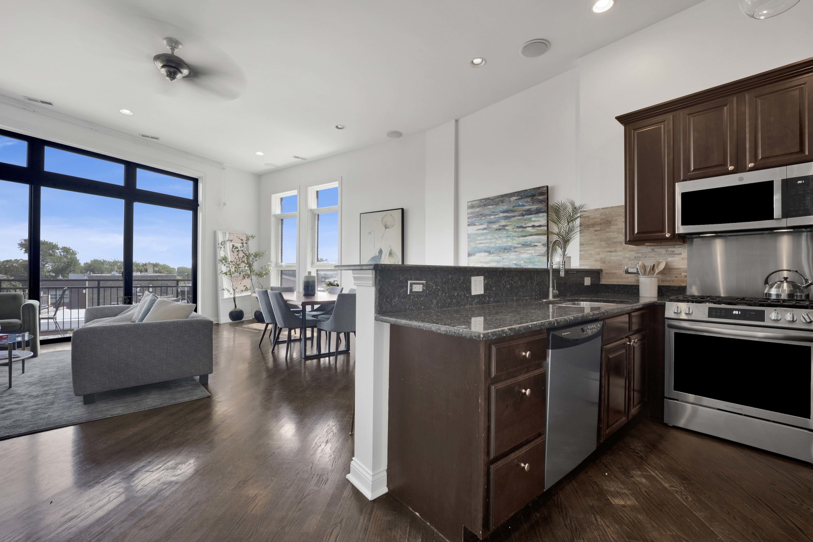 2522 W Chicago Avenue Unit: 4