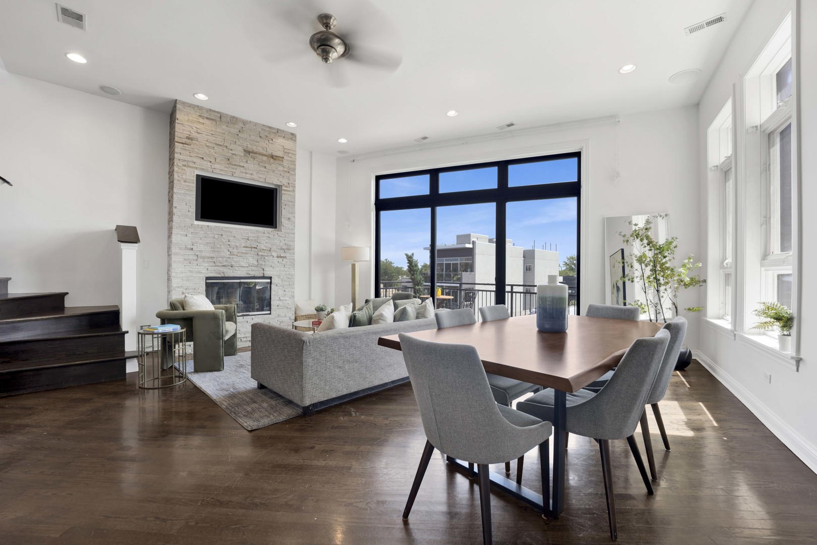 2522 W Chicago Avenue Unit: 4