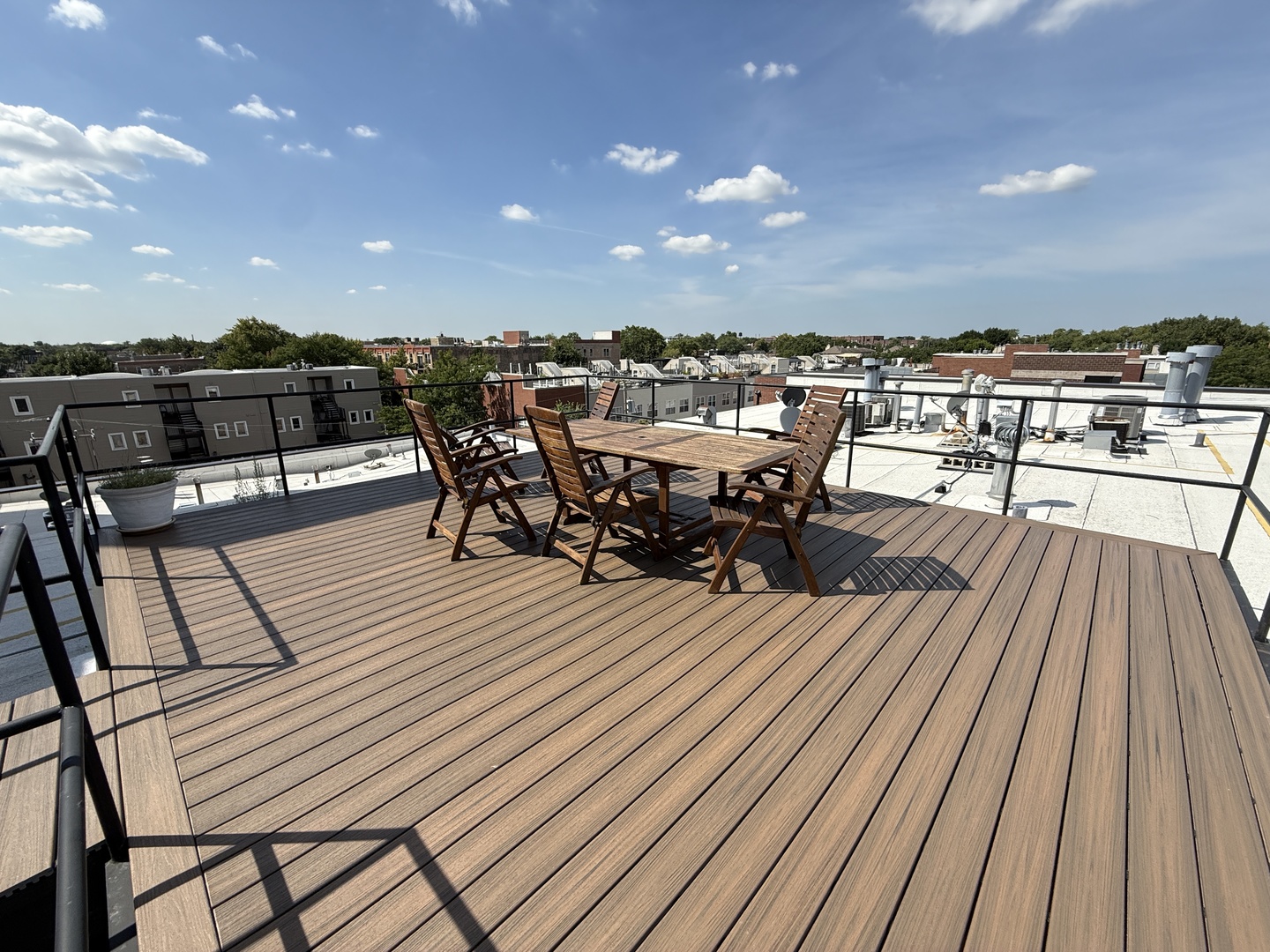 2511 W Moffat Street Unit: 201