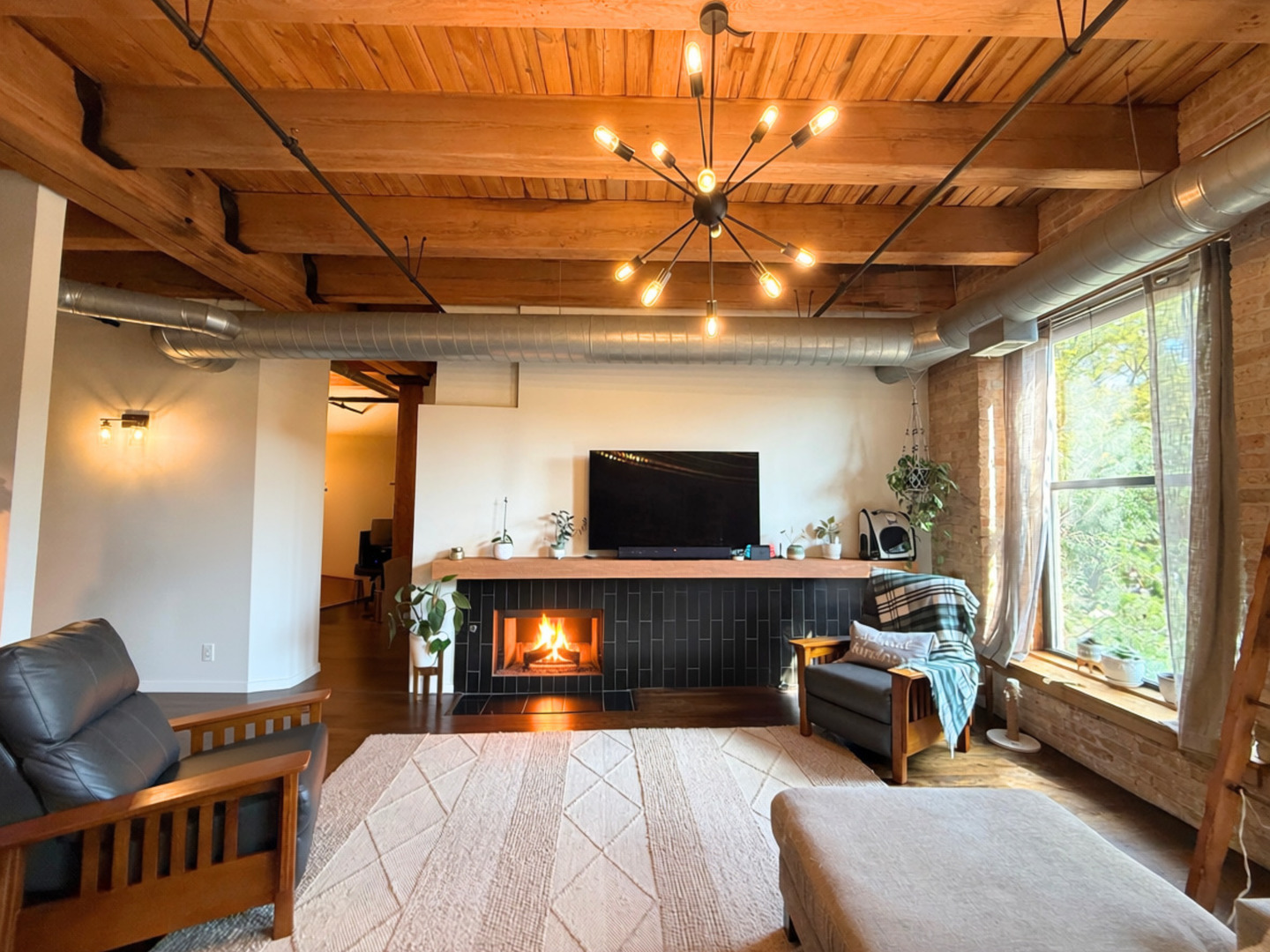2511 W Moffat Street Unit: 201