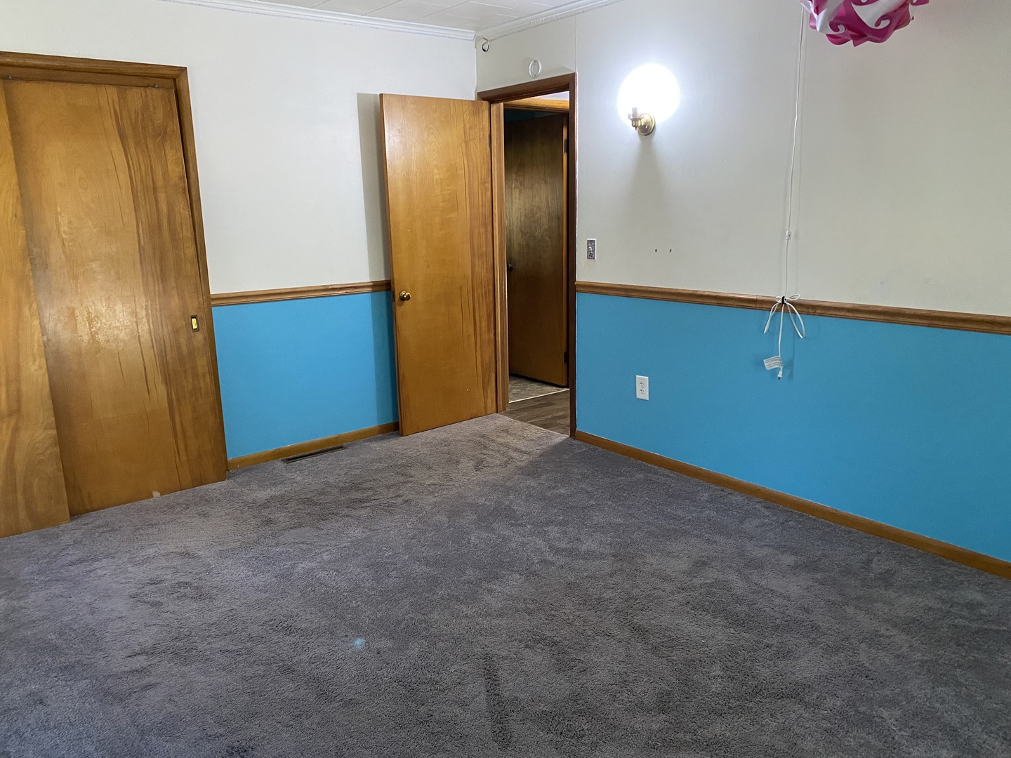 102 S Farley Street