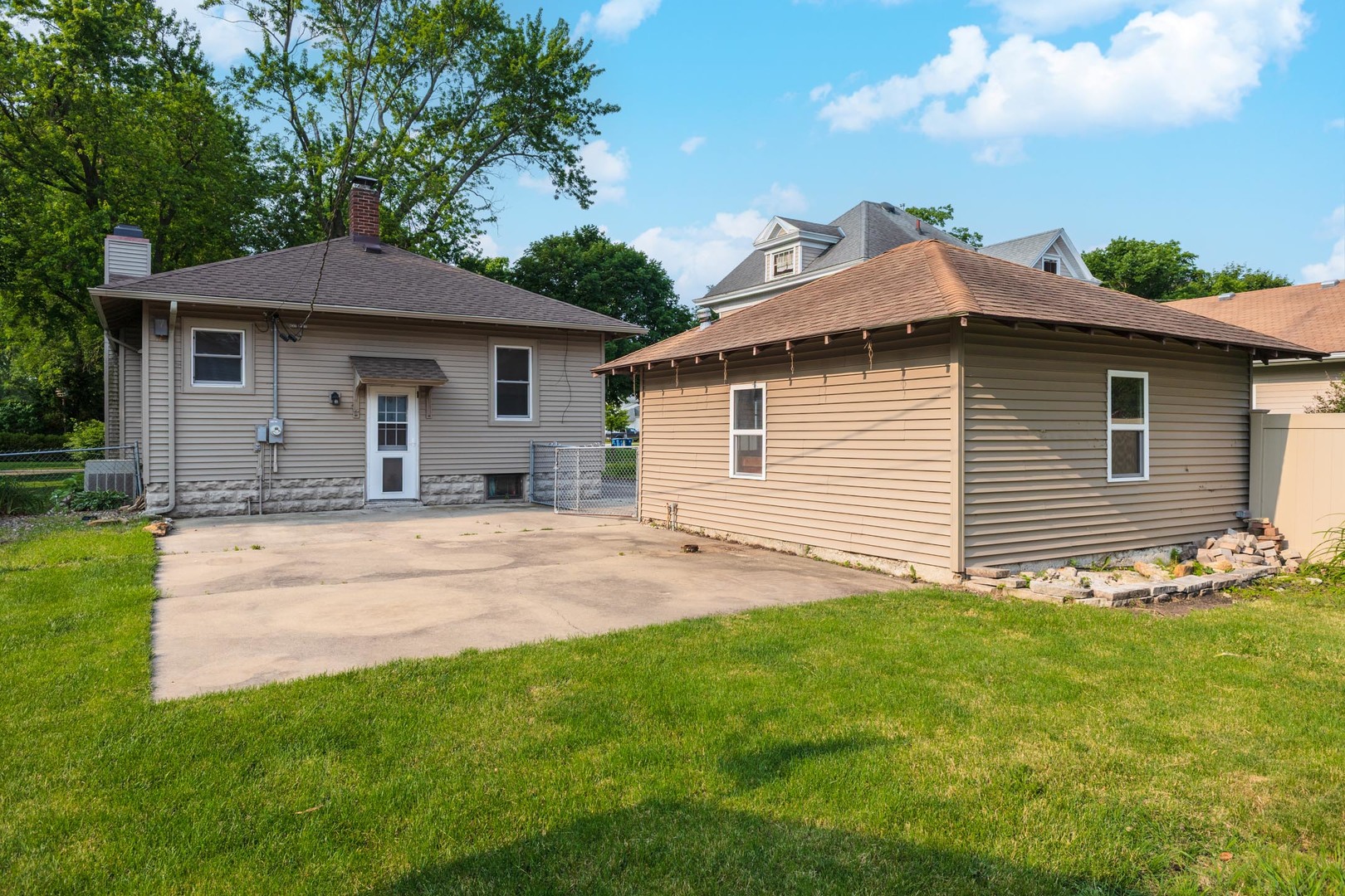 217 W Moulton Street