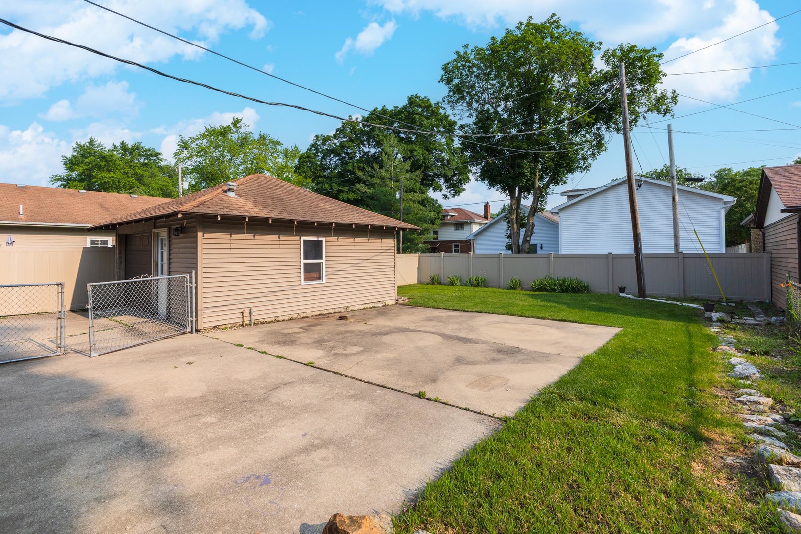 217 W Moulton Street