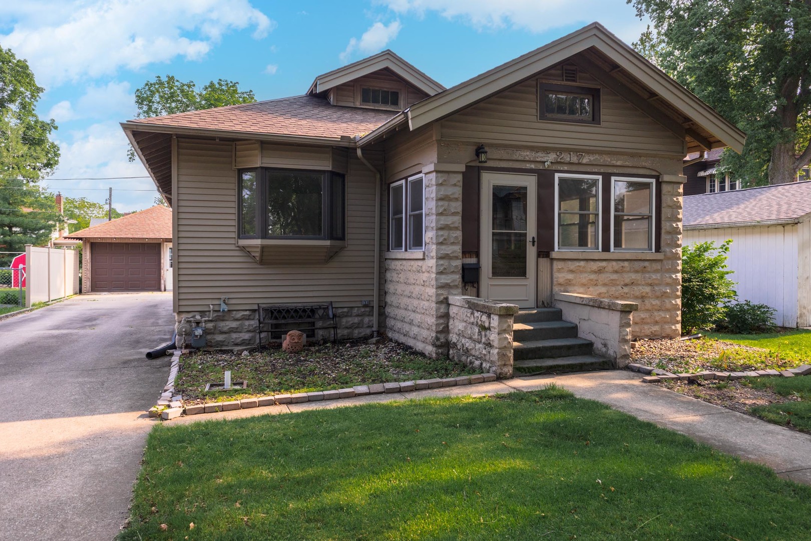 217 W Moulton Street