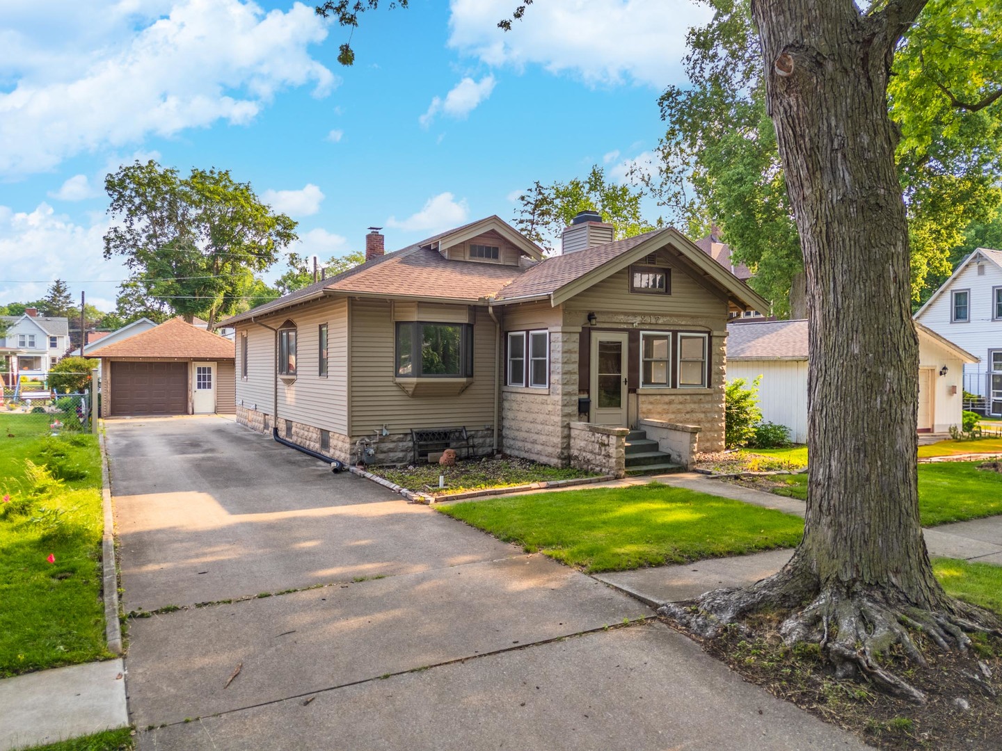 217 W Moulton Street