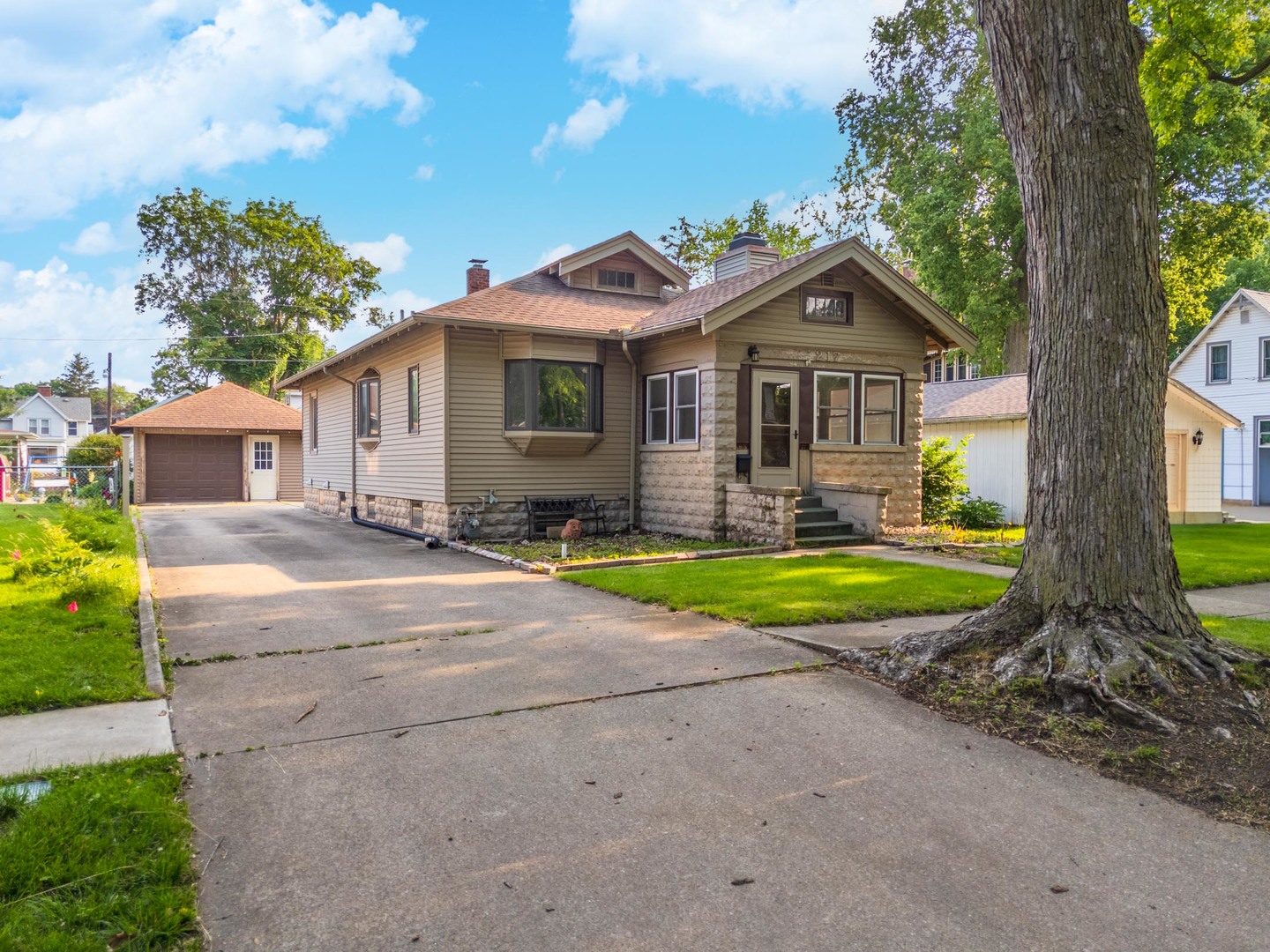 217 W Moulton Street