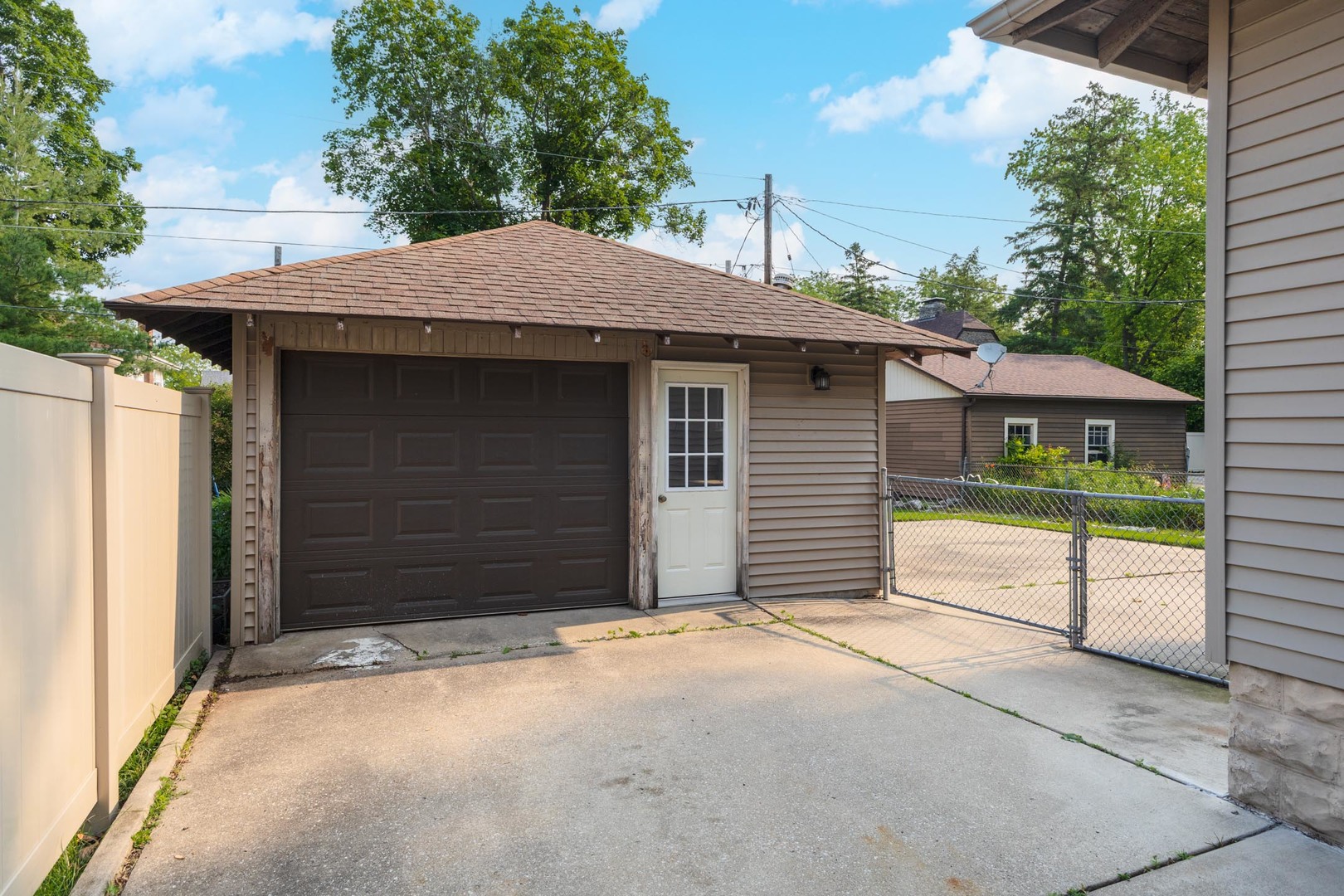 217 W Moulton Street